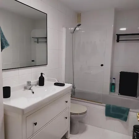 Fozaneldi Oviedo. Céntrico, Accesible Desde Autovía Y Con Parking * Oviedo