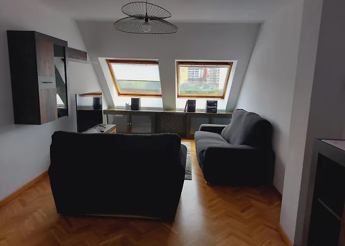 Fozaneldi Oviedo. Céntrico, Accesible Desde Autovía Y Con Parking Apartamento