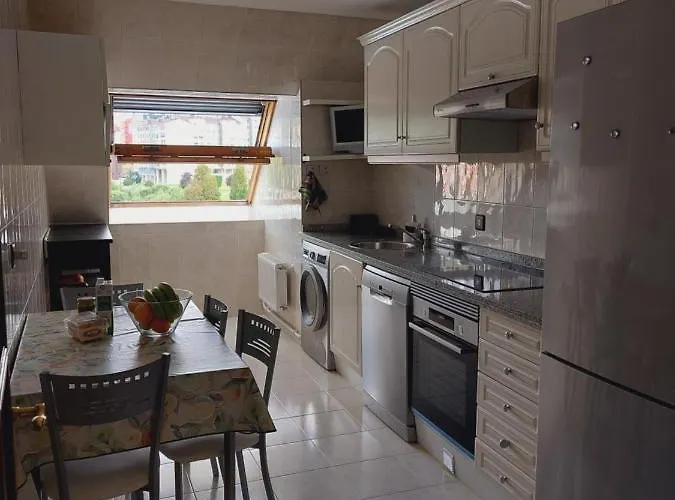 Fozaneldi Oviedo. Céntrico, Accesible Desde Autovía Y Con Parking