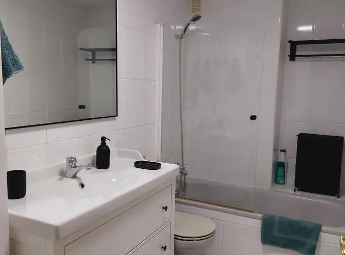 Fozaneldi Oviedo. Céntrico, Accesible Desde Autovía Y Con Parking * Oviedo